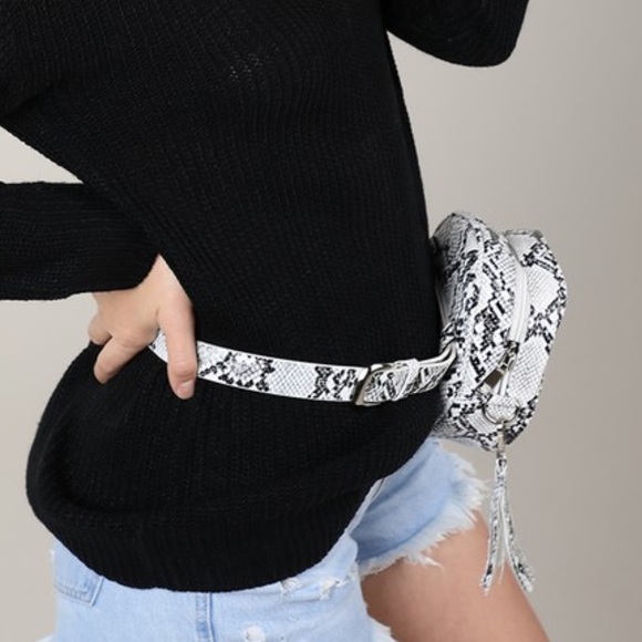 ๐HP๐Faux leather navy belt bag and crossbody - Picture 4 of 10